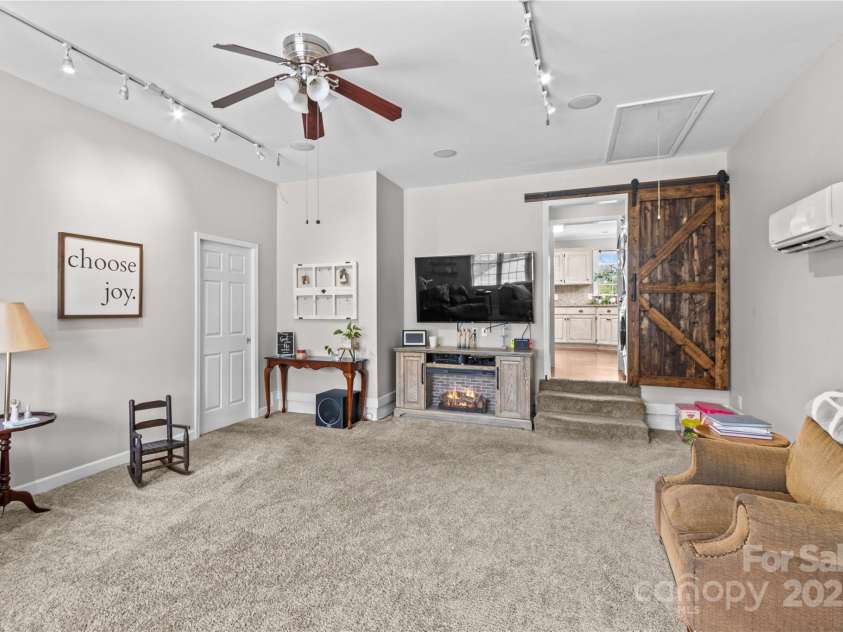 1829 Kenmore Drive, Statesville, NC 28625.  MLS# CAR4291283, YatesRealty ID 32425. 