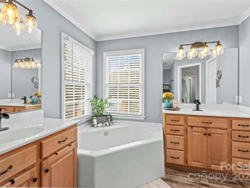 1829 Kenmore Drive, Statesville, NC 28625.  MLS# CAR4291283, YatesRealty ID 32425. 