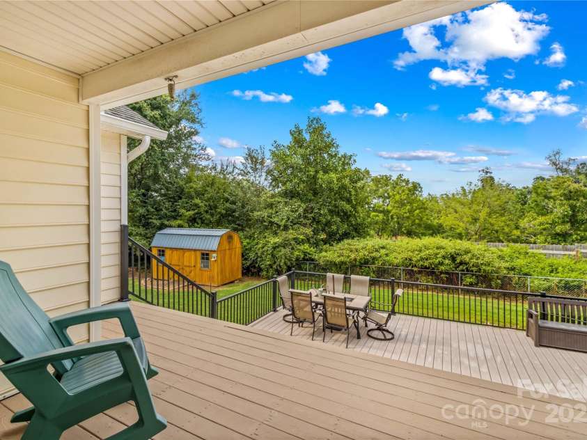 1829 Kenmore Drive, Statesville, NC 28625.  MLS# CAR4291283, YatesRealty ID 32425. 