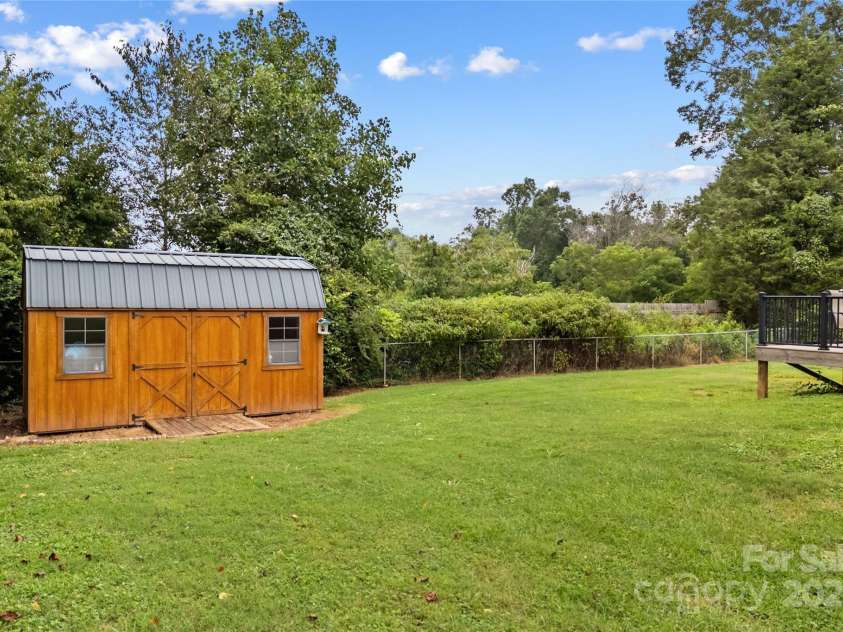 1829 Kenmore Drive, Statesville, NC 28625.  MLS# CAR4291283, YatesRealty ID 32425. 