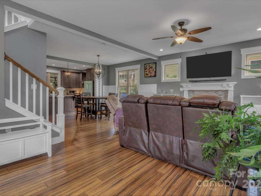 183 Swannanoa Avenue, Asheville, NC 28806.  MLS# CAR4289753, YatesRealty ID 32427. 