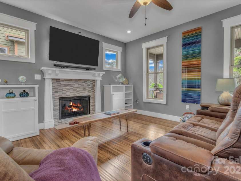 183 Swannanoa Avenue, Asheville, NC 28806.  MLS# CAR4289753, YatesRealty ID 32427. 