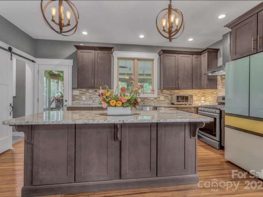 183 Swannanoa Avenue, Asheville, NC 28806.  MLS# CAR4289753, YatesRealty ID 32427. 