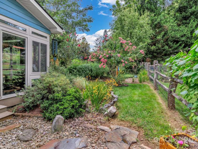 183 Swannanoa Avenue, Asheville, NC 28806.  MLS# CAR4325882, YatesRealty ID 32427. 