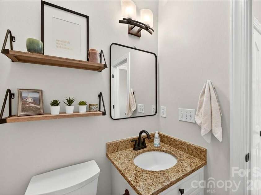 12023 Overlook Mountain Drive, Charlotte, NC 28216.  MLS# CAR4388070, YatesRealty ID 32428. Main bath on the main floor