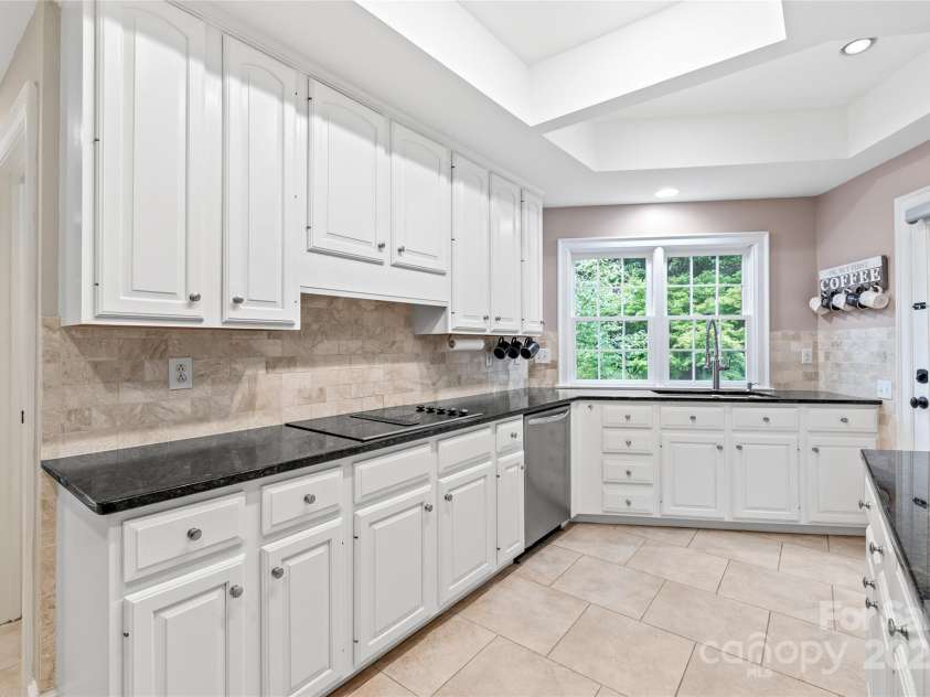 8600 Brownes Pond Lane, Charlotte, NC 28277.  MLS# CAR4284781, YatesRealty ID 32428. 