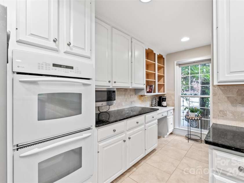 8600 Brownes Pond Lane, Charlotte, NC 28277.  MLS# CAR4284781, YatesRealty ID 32428. 