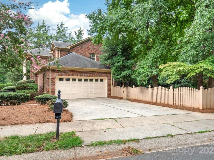 8600 Brownes Pond Lane, Charlotte, NC 28277.  MLS# CAR4284781, YatesRealty ID 32428. 