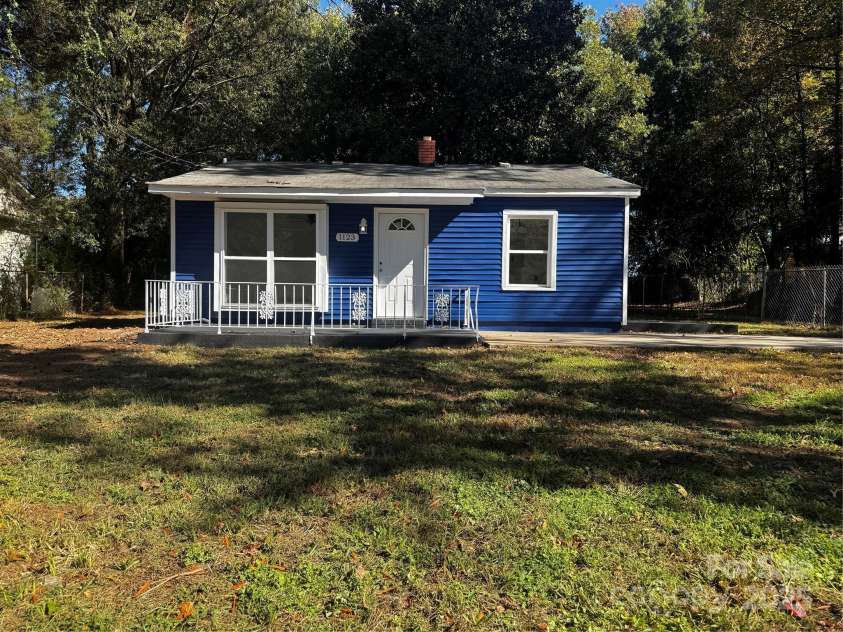 1123 Saratoga Drive, Charlotte, NC 28208.  MLS# CAR4315319, YatesRealty ID 3243. 