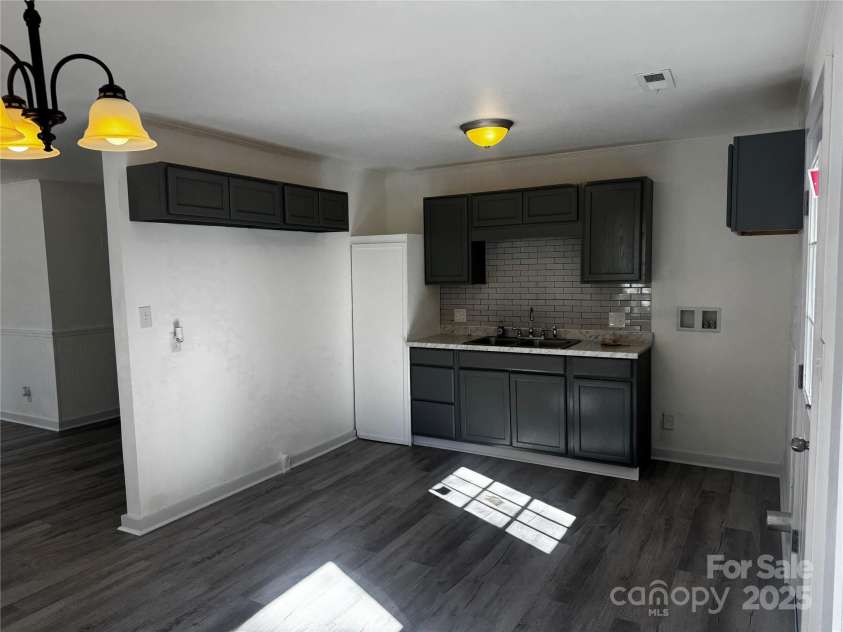 1123 Saratoga Drive, Charlotte, NC 28208.  MLS# CAR4315319, YatesRealty ID 3243. 