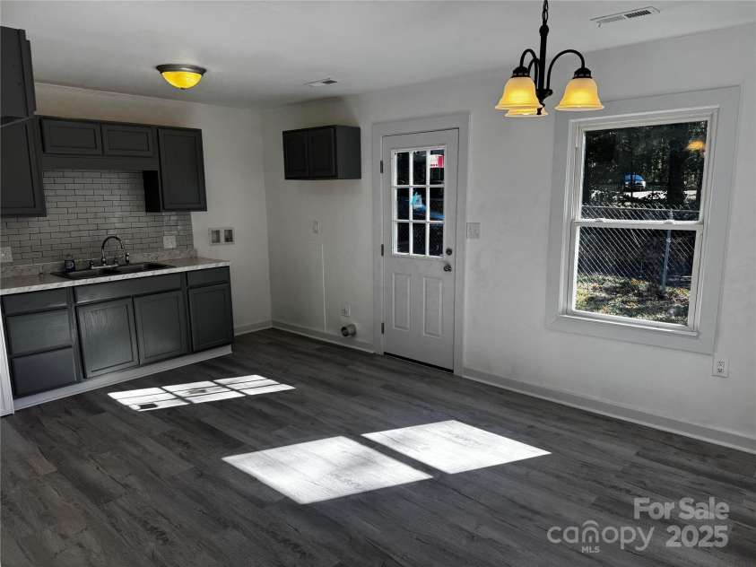 1123 Saratoga Drive, Charlotte, NC 28208.  MLS# CAR4315319, YatesRealty ID 3243. 