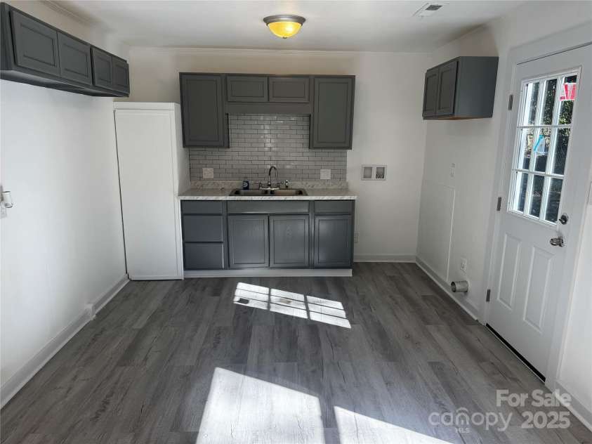 1123 Saratoga Drive, Charlotte, NC 28208.  MLS# CAR4315319, YatesRealty ID 3243. 