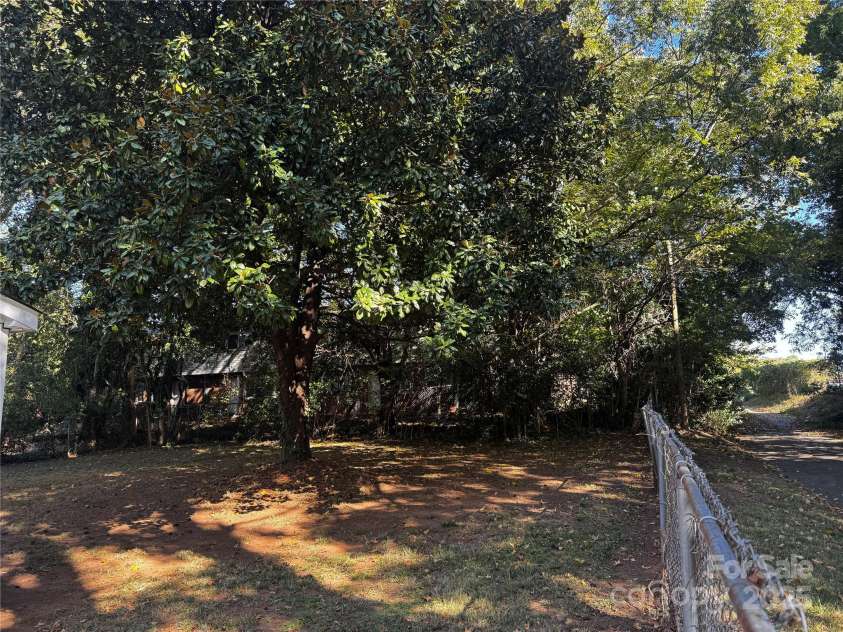 1123 Saratoga Drive, Charlotte, NC 28208.  MLS# CAR4315319, YatesRealty ID 3243. 