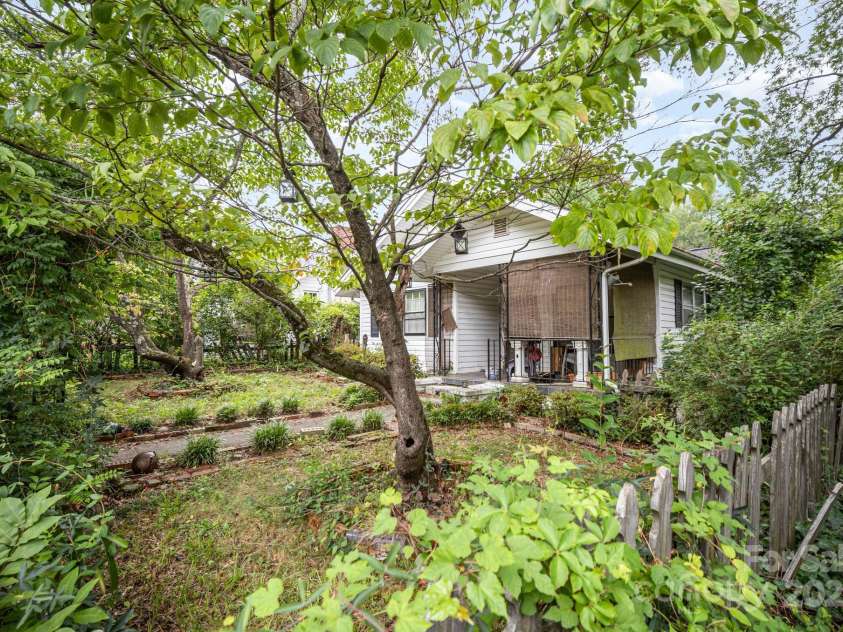 310 3rd Avenue, Gastonia, NC 28054.  MLS# CAR4289410, YatesRealty ID 32430. 