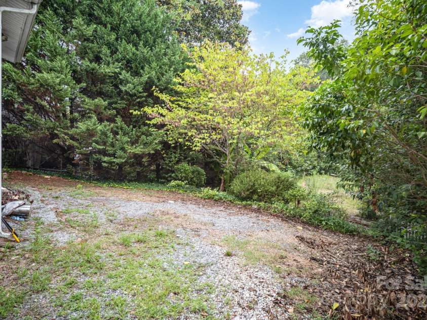 310 3rd Avenue, Gastonia, NC 28054.  MLS# CAR4289410, YatesRealty ID 32430. 