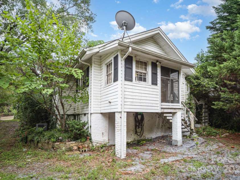 310 3rd Avenue, Gastonia, NC 28054.  MLS# CAR4289410, YatesRealty ID 32430. 