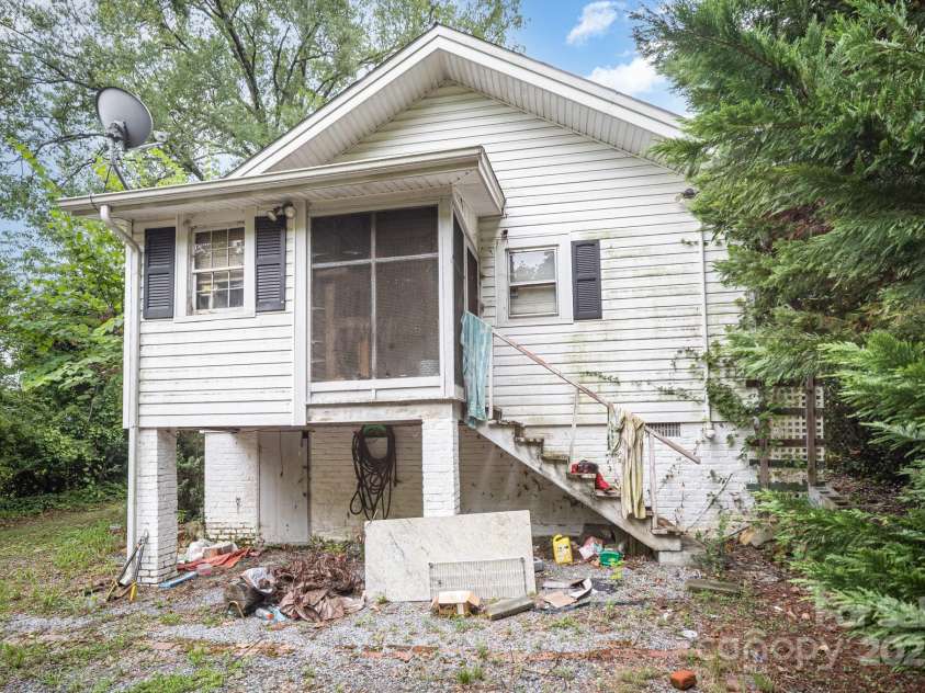 310 3rd Avenue, Gastonia, NC 28054.  MLS# CAR4289410, YatesRealty ID 32430. 