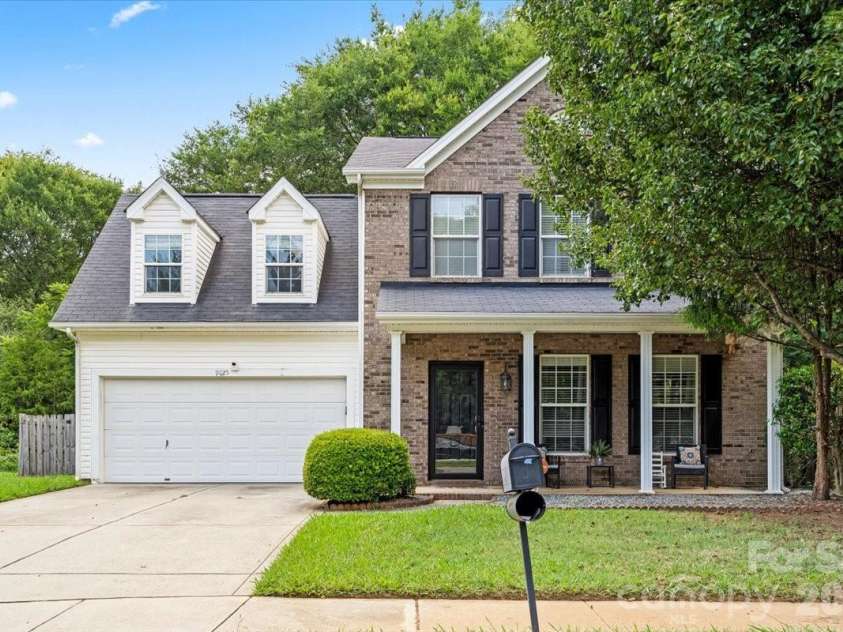 9025 Davis Crossing Court, Charlotte, NC 28269.  MLS# CAR4407034, YatesRealty ID 32431. 