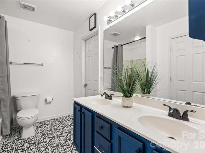 9025 Davis Crossing Court, Charlotte, NC 28269.  MLS# CAR4407034, YatesRealty ID 32431. 