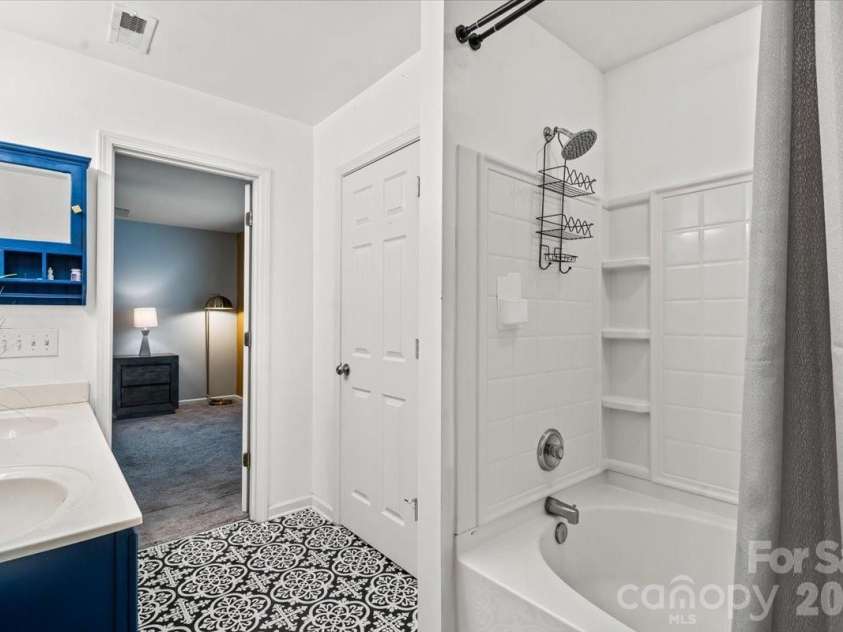 9025 Davis Crossing Court, Charlotte, NC 28269.  MLS# CAR4407034, YatesRealty ID 32431. 