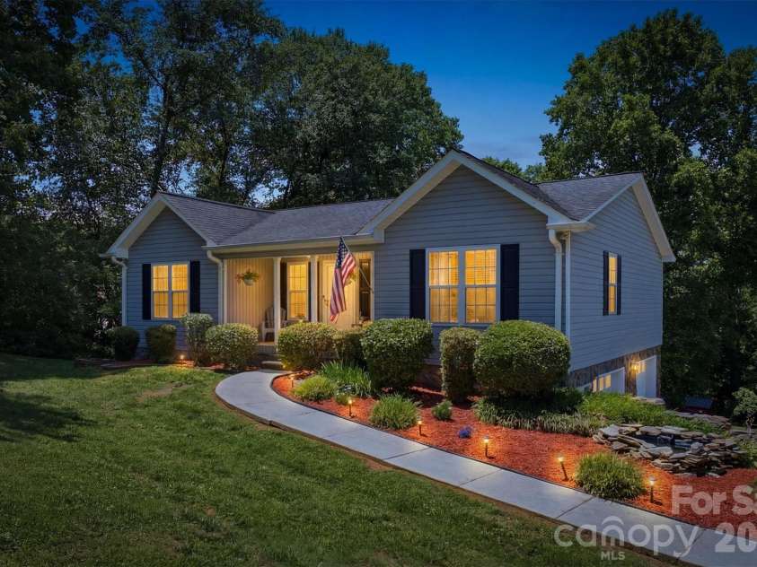 4015 Fairview Drive, Maiden, NC 28650.  MLS# CAR4359405, YatesRealty ID 32432. 