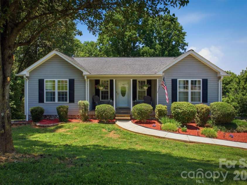 4015 Fairview Drive, Maiden, NC 28650.  MLS# CAR4359405, YatesRealty ID 32432. 