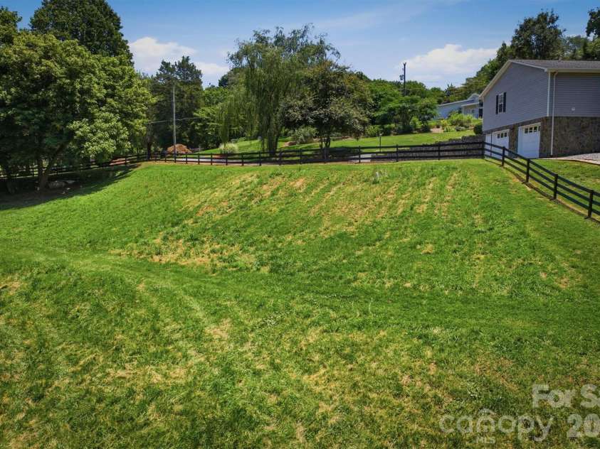 4015 Fairview Drive, Maiden, NC 28650.  MLS# CAR4359405, YatesRealty ID 32432. 