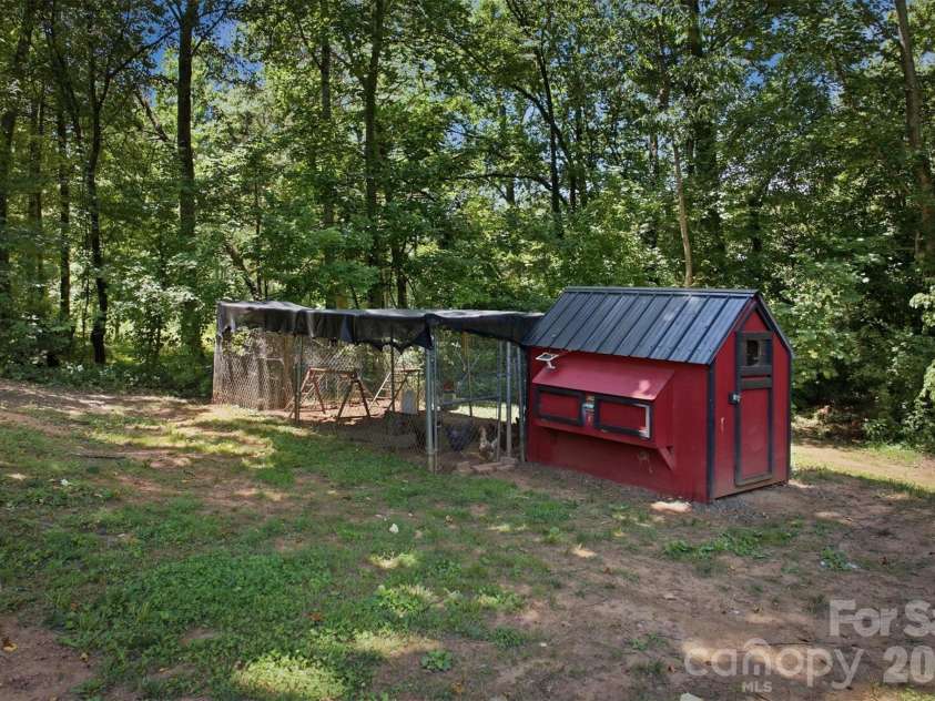 4015 Fairview Drive, Maiden, NC 28650.  MLS# CAR4359405, YatesRealty ID 32432. 
