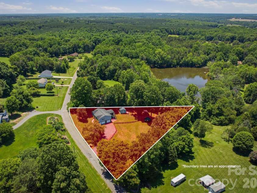 4015 Fairview Drive, Maiden, NC 28650.  MLS# CAR4359405, YatesRealty ID 32432. 