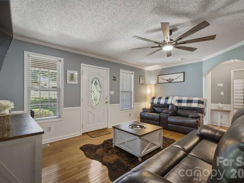 4015 Fairview Drive, Maiden, NC 28650.  MLS# CAR4359405, YatesRealty ID 32432. 