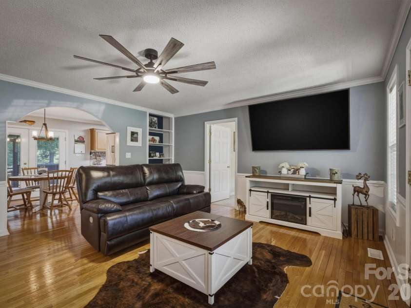 4015 Fairview Drive, Maiden, NC 28650.  MLS# CAR4359405, YatesRealty ID 32432. 