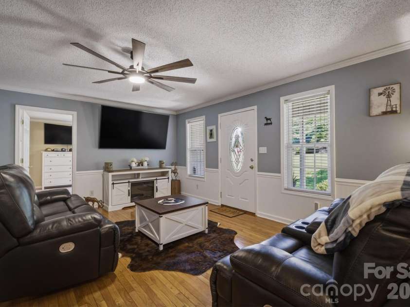 4015 Fairview Drive, Maiden, NC 28650.  MLS# CAR4359405, YatesRealty ID 32432. 