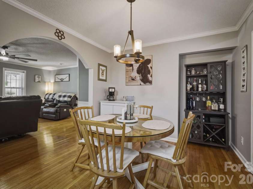 4015 Fairview Drive, Maiden, NC 28650.  MLS# CAR4359405, YatesRealty ID 32432. 