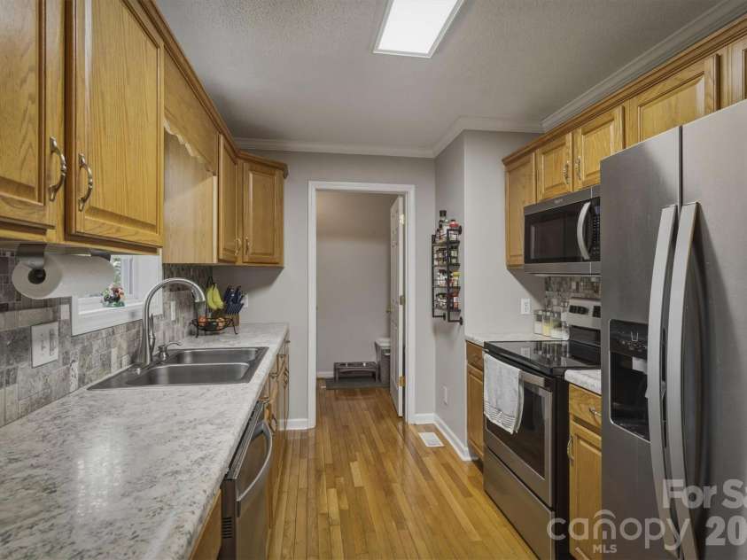 4015 Fairview Drive, Maiden, NC 28650.  MLS# CAR4359405, YatesRealty ID 32432. 