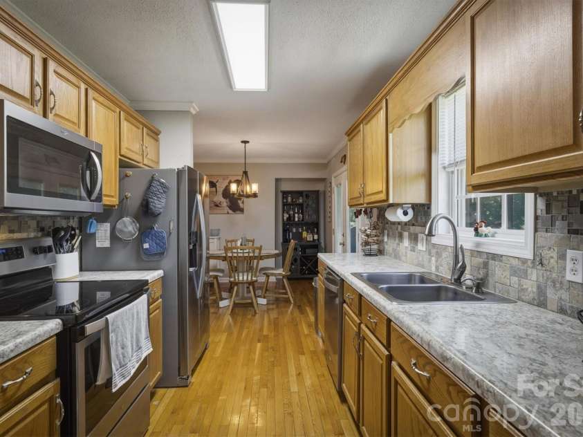 4015 Fairview Drive, Maiden, NC 28650.  MLS# CAR4359405, YatesRealty ID 32432. 