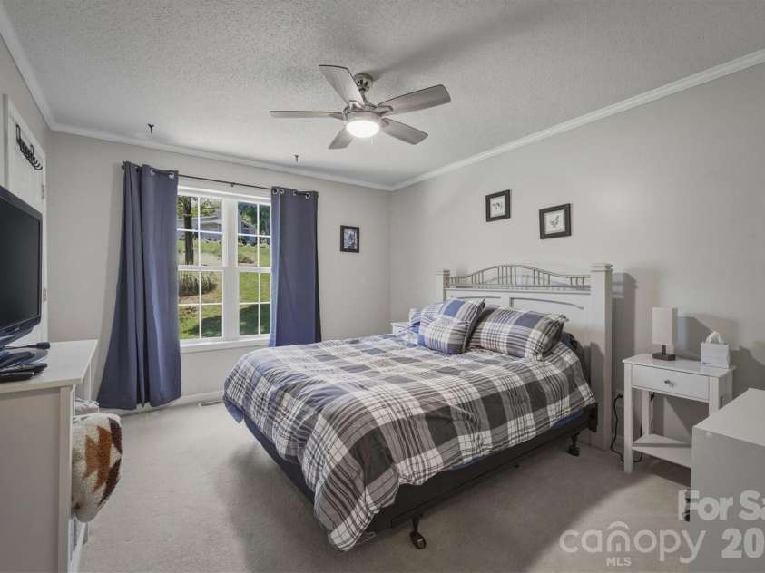 4015 Fairview Drive, Maiden, NC 28650.  MLS# CAR4359405, YatesRealty ID 32432. 