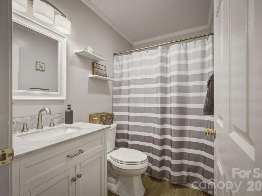 4015 Fairview Drive, Maiden, NC 28650.  MLS# CAR4359405, YatesRealty ID 32432. 