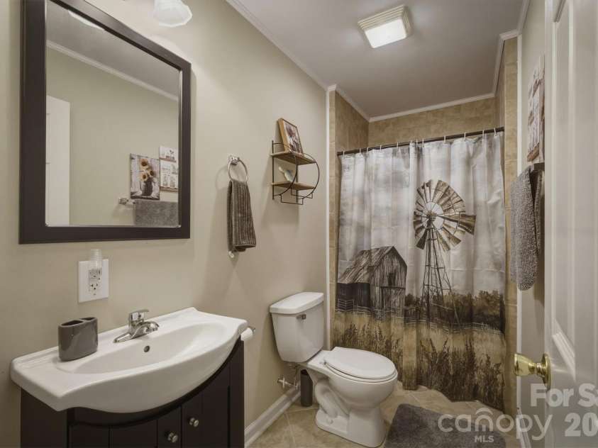 4015 Fairview Drive, Maiden, NC 28650.  MLS# CAR4359405, YatesRealty ID 32432. 