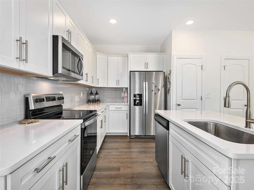 26 Walnut Springs Drive, Asheville, NC 28804.  MLS# CAR4240354, YatesRealty ID 32433. 