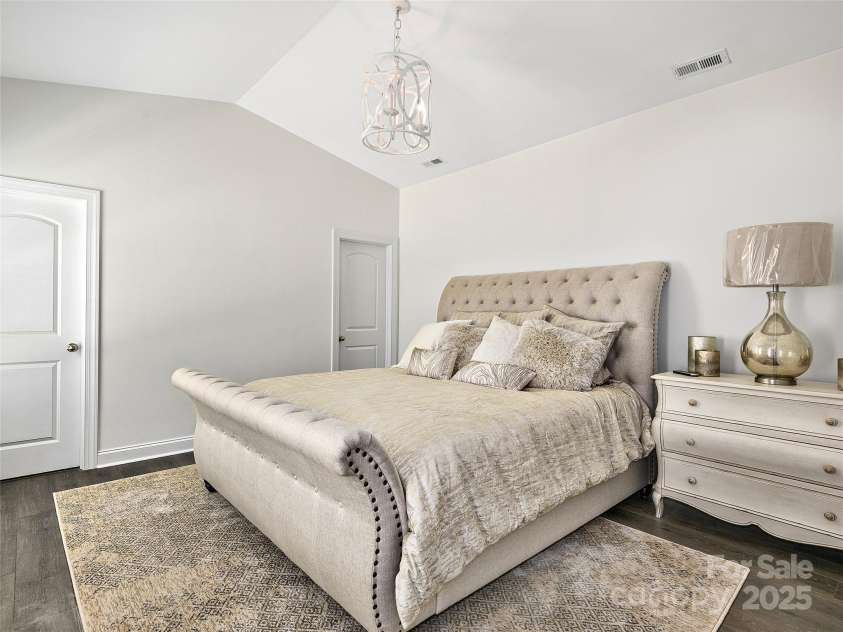 26 Walnut Springs Drive, Asheville, NC 28804.  MLS# CAR4240354, YatesRealty ID 32433. 