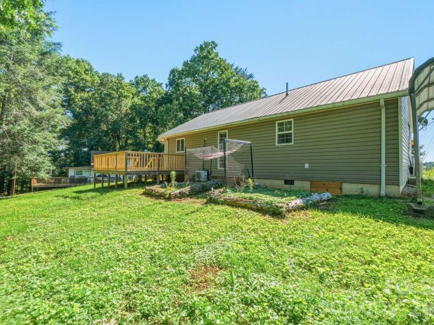 547 Pea Ridge Street, Morganton, NC 28655.  MLS# CAR4394813, YatesRealty ID 32433. 