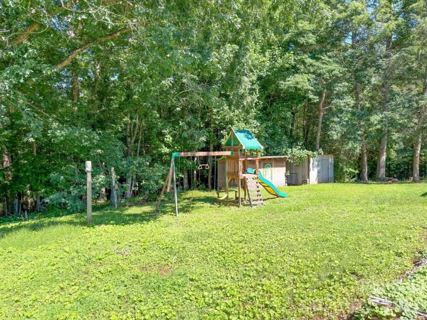 547 Pea Ridge Street, Morganton, NC 28655.  MLS# CAR4394813, YatesRealty ID 32433. 