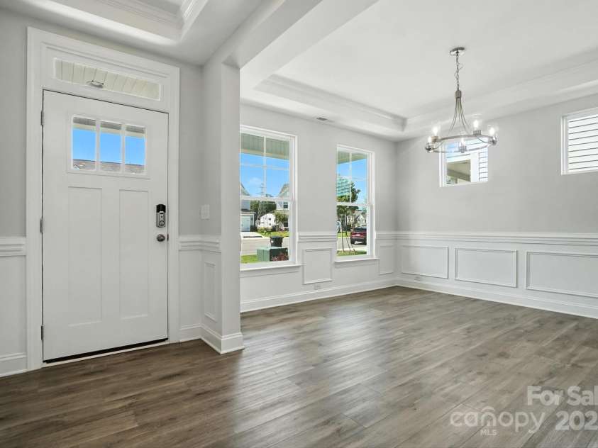 2012 Embassy Court, Charlotte, NC 28213.  MLS# CAR4249396, YatesRealty ID 32434. 