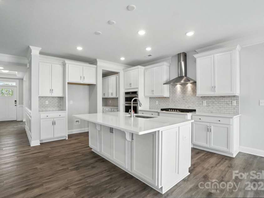 2012 Embassy Court, Charlotte, NC 28213.  MLS# CAR4249396, YatesRealty ID 32434. 