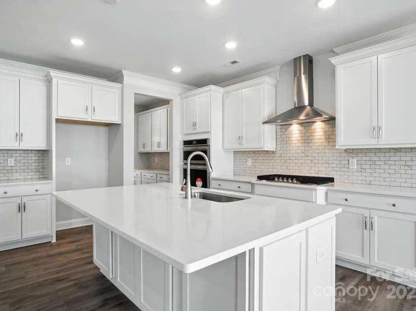 2012 Embassy Court, Charlotte, NC 28213.  MLS# CAR4249396, YatesRealty ID 32434. 