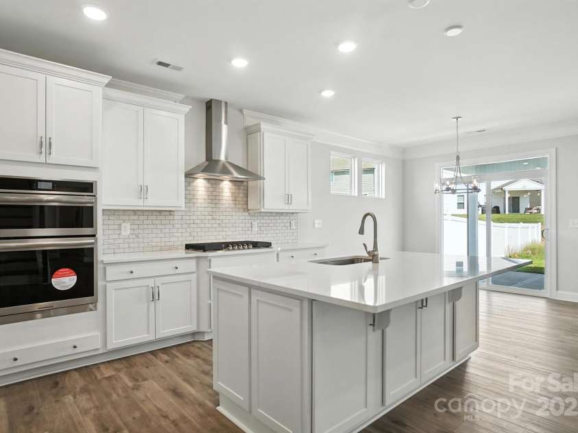 2012 Embassy Court, Charlotte, NC 28213.  MLS# CAR4249396, YatesRealty ID 32434. 