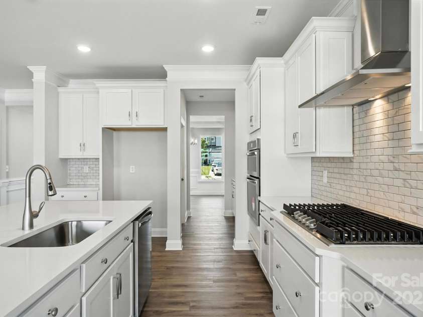 2012 Embassy Court, Charlotte, NC 28213.  MLS# CAR4249396, YatesRealty ID 32434. 