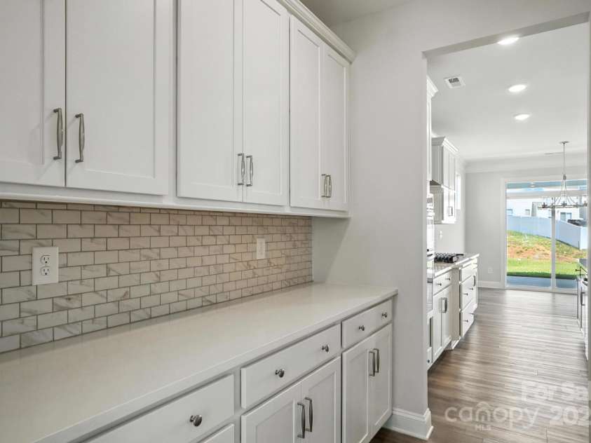 2012 Embassy Court, Charlotte, NC 28213.  MLS# CAR4249396, YatesRealty ID 32434. 