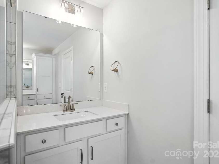 2012 Embassy Court, Charlotte, NC 28213.  MLS# CAR4249396, YatesRealty ID 32434. 