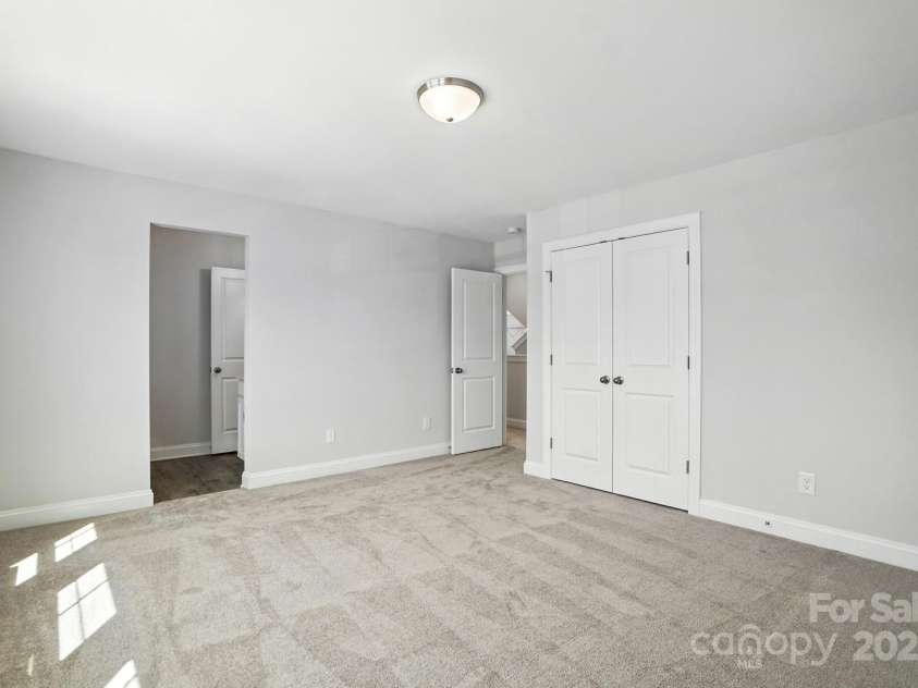 2012 Embassy Court, Charlotte, NC 28213.  MLS# CAR4249396, YatesRealty ID 32434. 